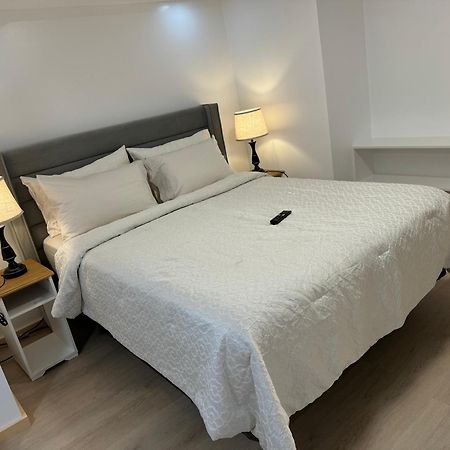 אוטווה Private Entrance, Private Bathroom, Bedroom And Workspace מראה חיצוני תמונה