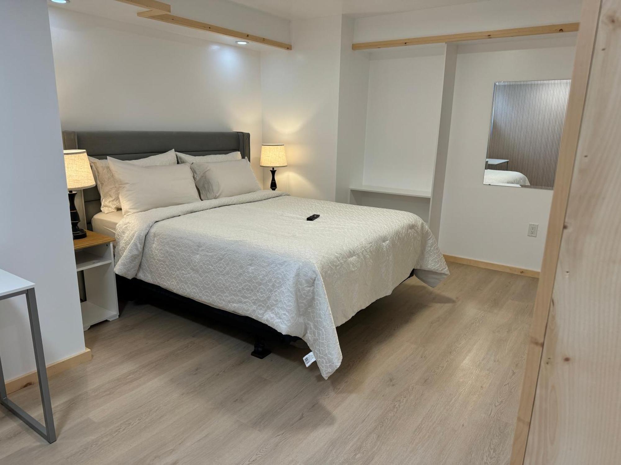 אוטווה Private Entrance, Private Bathroom, Bedroom And Workspace מראה חיצוני תמונה