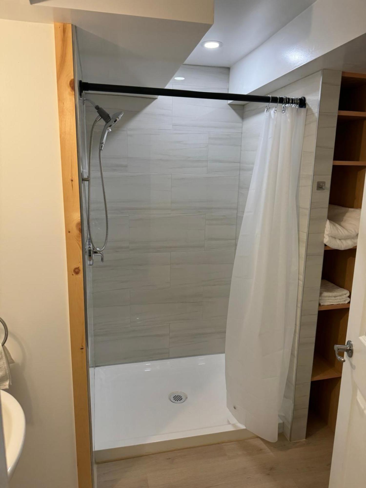 אוטווה Private Entrance, Private Bathroom, Bedroom And Workspace מראה חיצוני תמונה