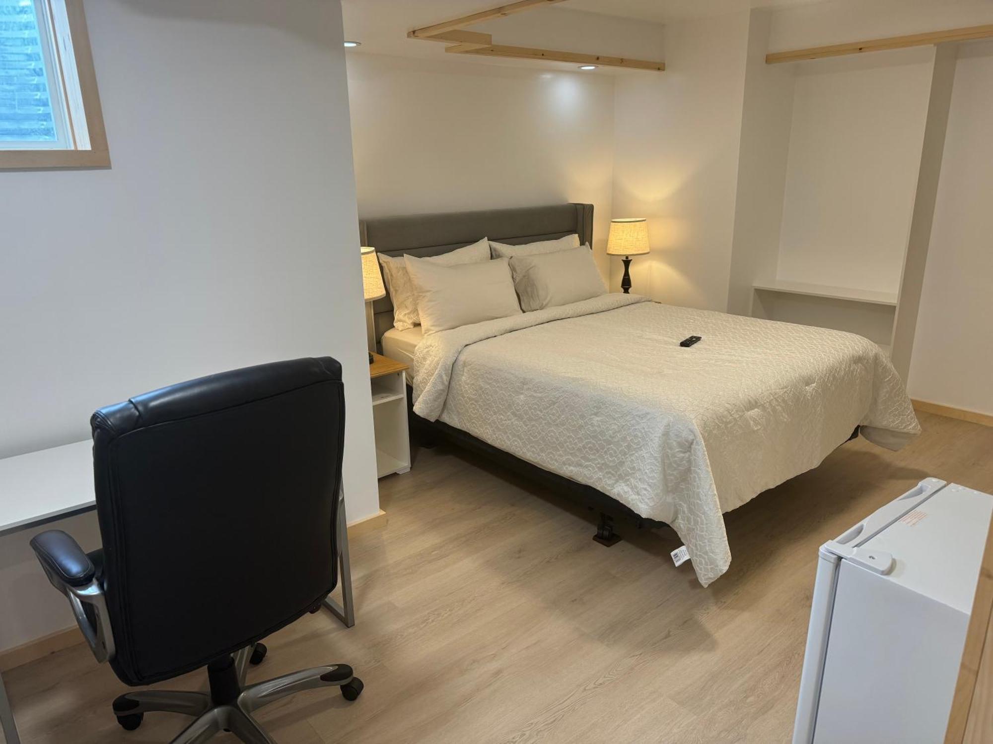 אוטווה Private Entrance, Private Bathroom, Bedroom And Workspace מראה חיצוני תמונה