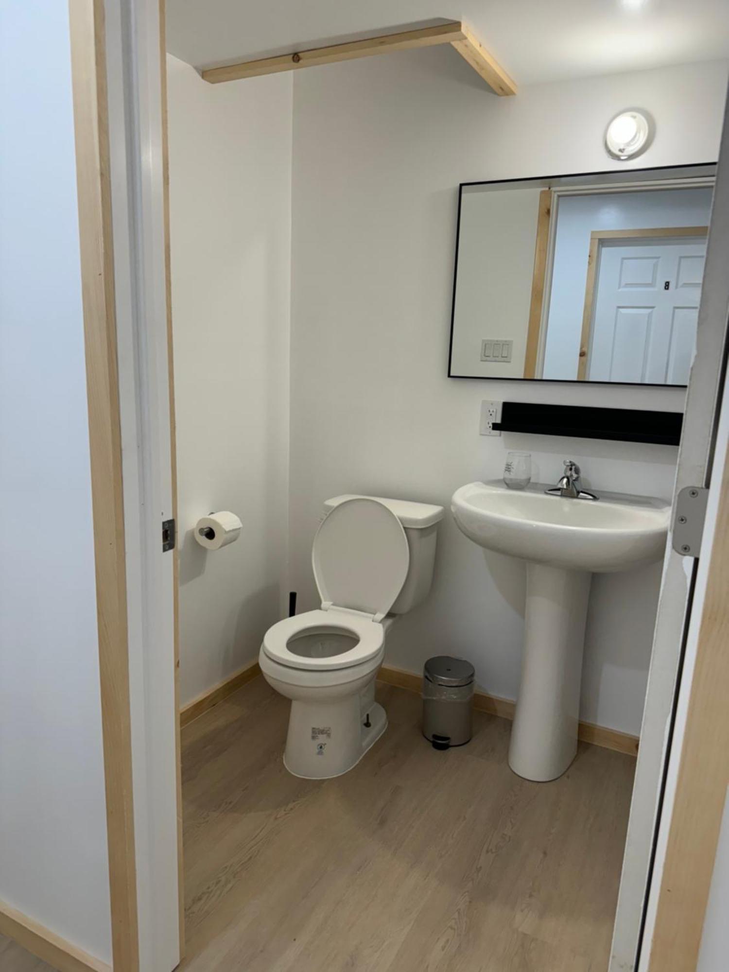 אוטווה Private Entrance, Private Bathroom, Bedroom And Workspace מראה חיצוני תמונה