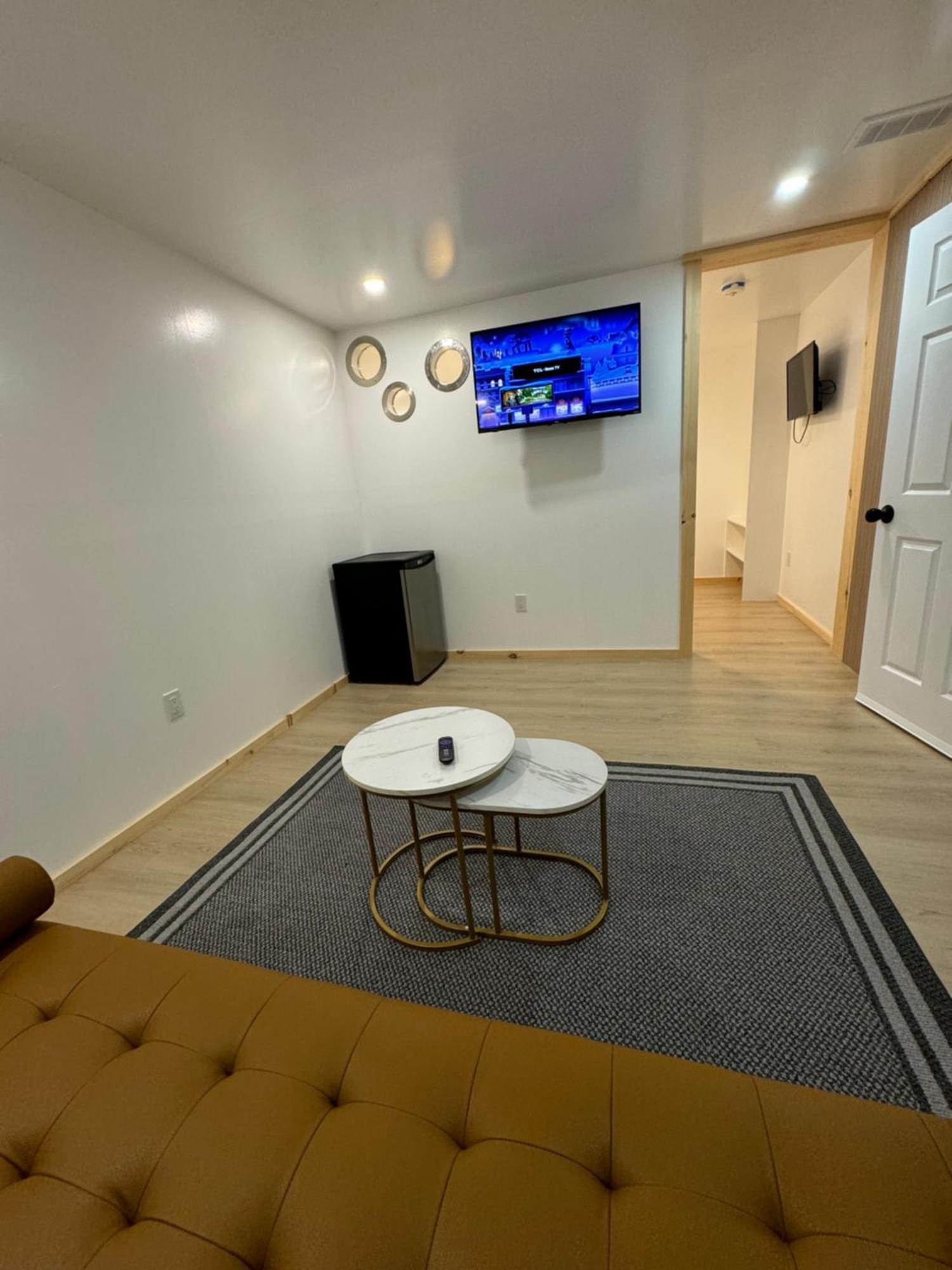 אוטווה Private Entrance, Private Bathroom, Bedroom And Workspace מראה חיצוני תמונה